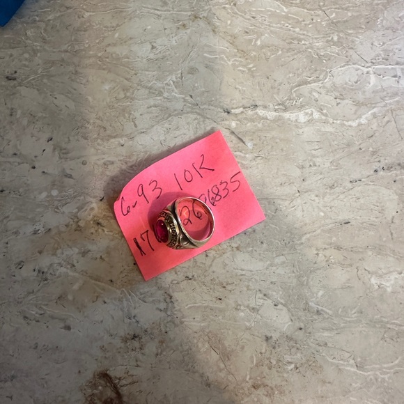 Gold ring 6.93 grams 10K size 8 - Picture 3 of 3